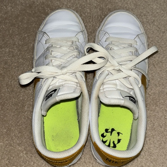 Women’s Nike Court Legacy - Picture 7 of 8